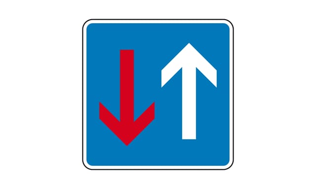 1.4.42-107: Wie verhalten Sie sich bei diesem Verkehrszeichen?