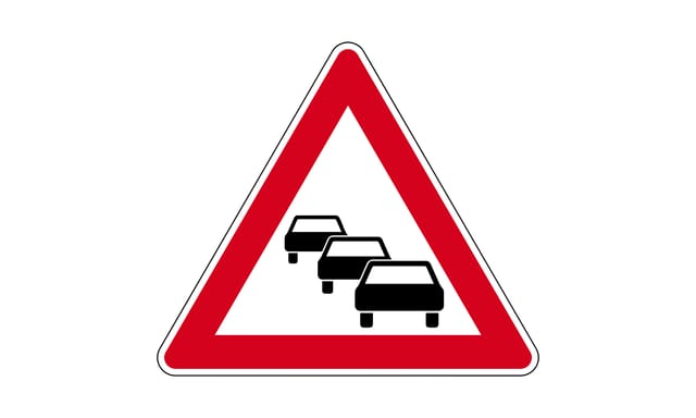 2.4.40-002: Wie verhalten Sie sich auf einer Autobahn bei diesem Verkehrszeichen?