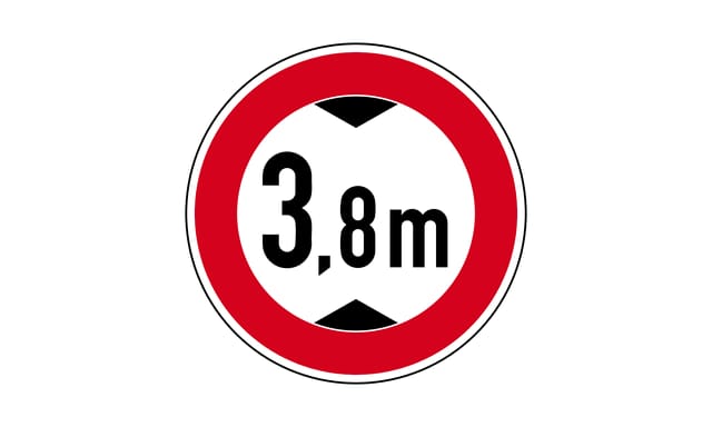 2.4.41-106: Durch welche Fahrzeuge können bei Missachtung dieses Verkehrszeichens schwere Unfälle entstehen?